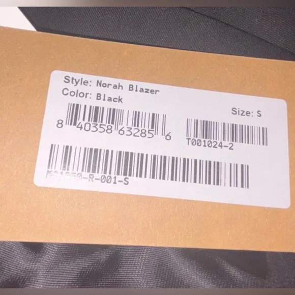 Elegant Black Double-Breasted Women's Blazer - Picture 8 of 8